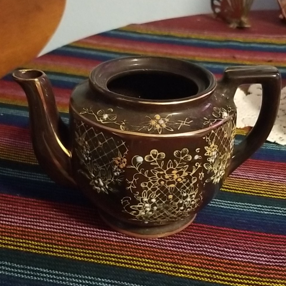 Vintage tea pot - Picture 1 of 13